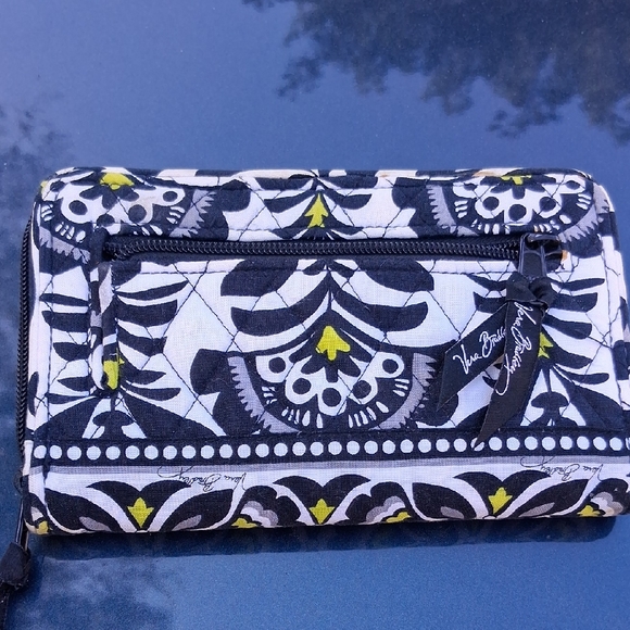 Vera Bradley Black and White Floral Phone Case with Yellow Accents - Picture 7 of 9